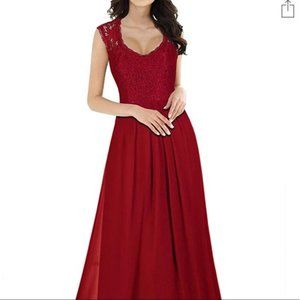 Red floor length gown with lace💮